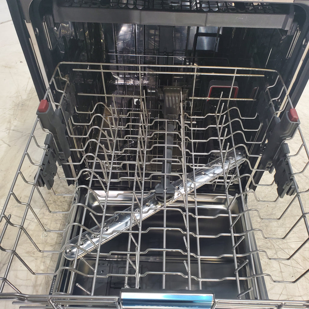 Pictures of 24 in. KitchenAid PrintShield ENERGY STAR Stainless Steel Built-In Front Control Tall Tub 39 dBA Dishwasher with Stainless Steel Tub - Scratch & Dent - Minor - Neu Appliance Outlet - Discount Appliance Outlet in Austin, Tx