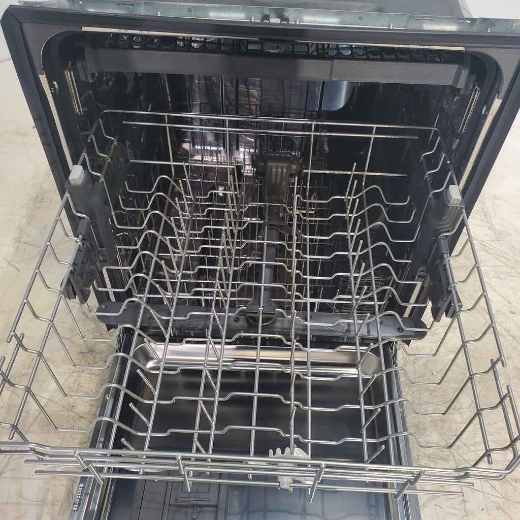 Pictures of Standard 24 in. Fingerprint Resistant Whirlpool Built In Dishwasher with 3rd Rack - Scratch & Dent - Minor - Neu Appliance Outlet - Discount Appliance Outlet in Austin, Tx