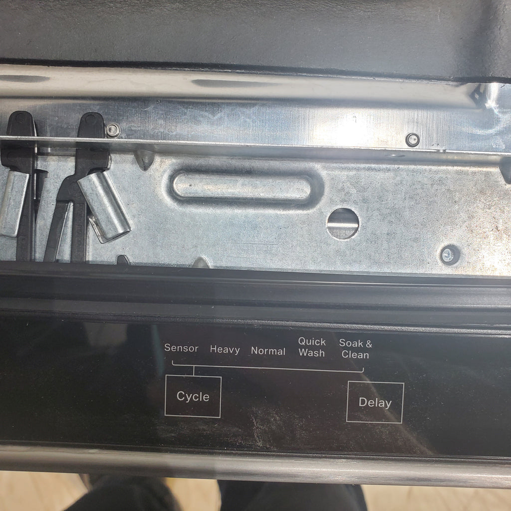 Pictures of Standard 24 in. Fingerprint Resistant Whirlpool Built In Dishwasher with 3rd Rack - Scratch & Dent - Minor - Neu Appliance Outlet - Discount Appliance Outlet in Austin, Tx