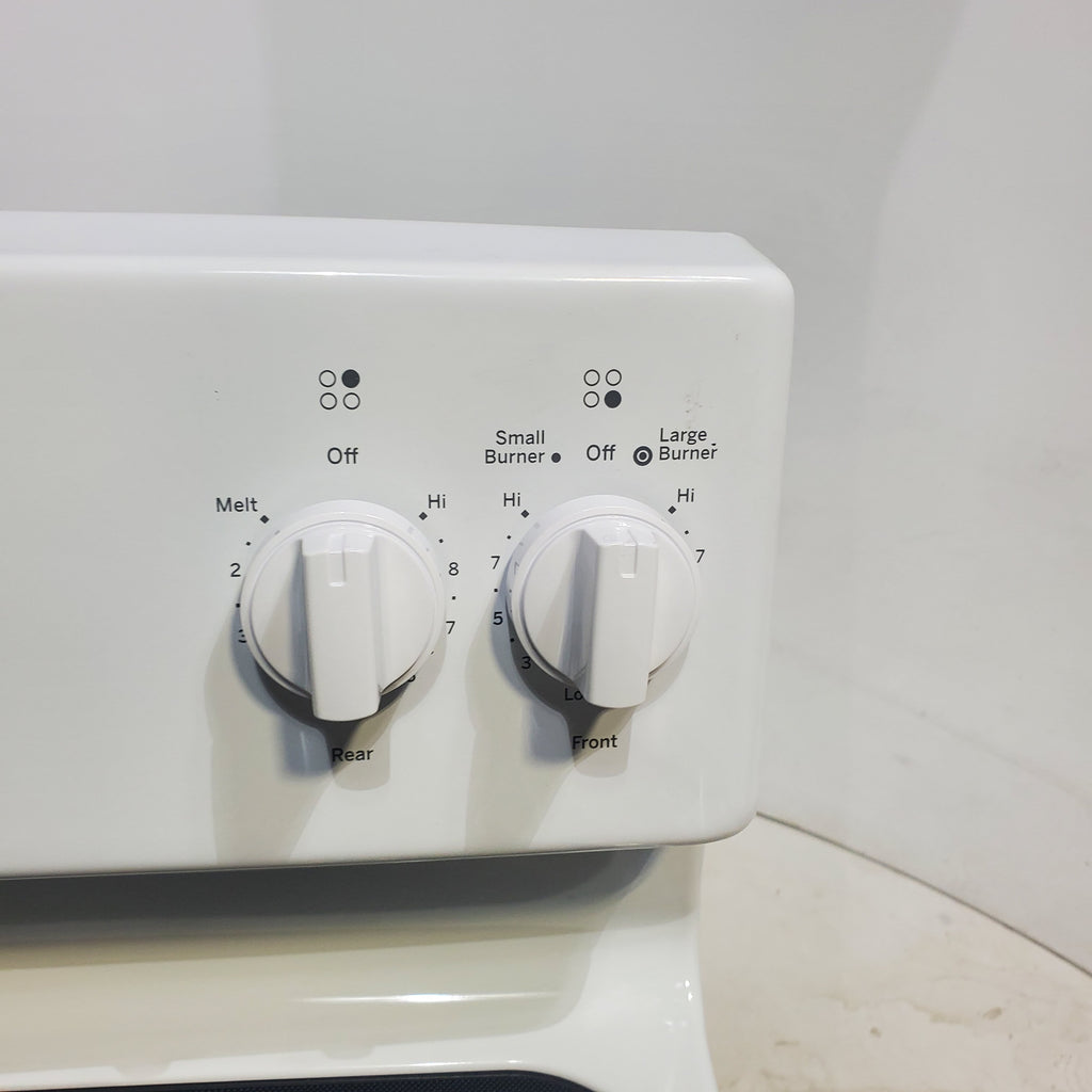 Pictures of White GE 5.3 cu. ft. 4 Element Freestanding Electric Range with Dual Element Baking - Scratch & Dent - Minor - Neu Appliance Outlet - Discount Appliance Outlet in Austin, Tx