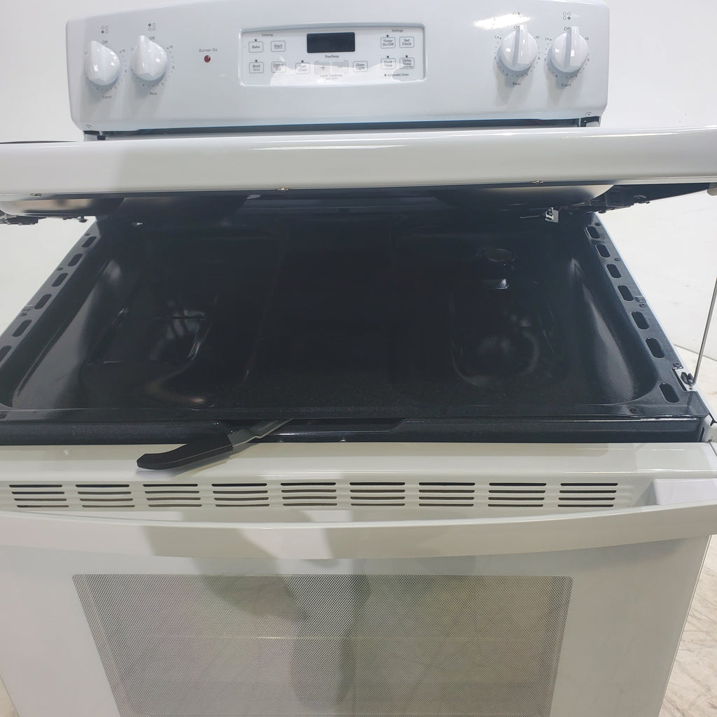 Pictures of White GE 5.0 cu. ft. Freestanding 4 Heating Element Electric Range with Dual Element Baking - Scratch & Dent - Minor - Neu Appliance Outlet - Discount Appliance Outlet in Austin, Tx