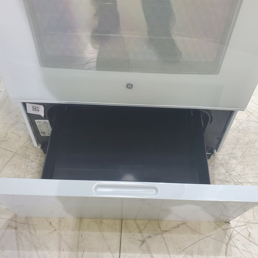 Pictures of White GE 5.0 cu. ft. Freestanding 4 Heating Element Electric Range with Dual Element Baking - Scratch & Dent - Minor - Neu Appliance Outlet - Discount Appliance Outlet in Austin, Tx