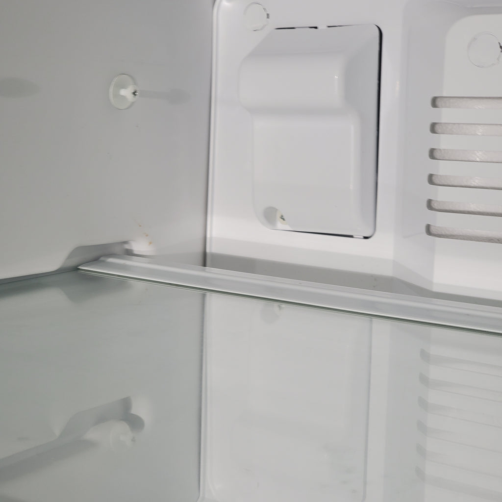 Pictures of 28" Wide White Whirlpool 18 cu. ft. Top Freezer Refrigerator with Flexi-Slide Bin - Scratch & Dent  - Minor - Neu Appliance Outlet - Discount Appliance Outlet in Austin, Tx