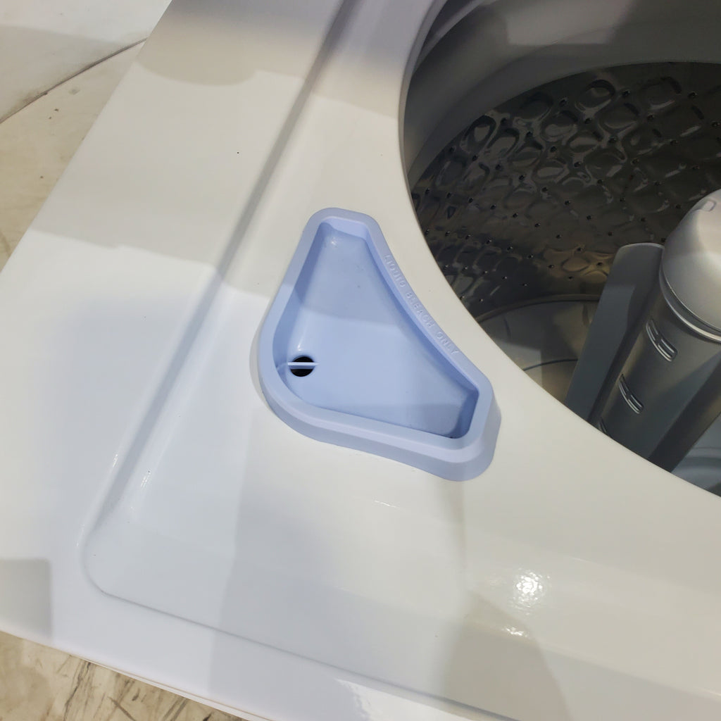 Pictures of Frigidaire Stacked Laundry Center with 3.9 cu ft Capacity Washer and 5.6 cu ft Electric Dryer with Maxfill Option- Scratch & Dent - Moderate - Neu Appliance Outlet - Discount Appliance Outlet in Austin, Tx