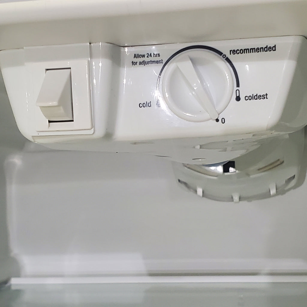 Pictures of 30 in. Wide White Frigidaire 20.4 cu. ft. Top Freezer Refrigerator with Reversible Doors - Certified Refurbished - Neu Appliance Outlet - Discount Appliance Outlet in Austin, Tx