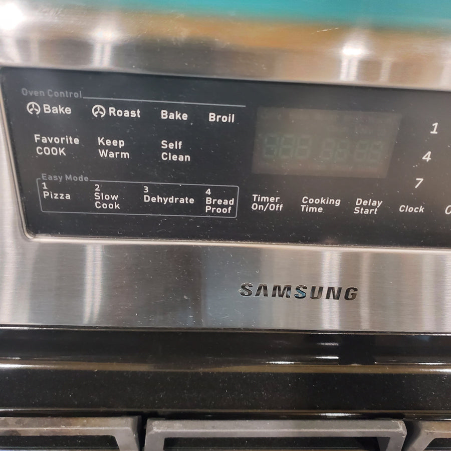 Samsung Stainless Steel 5.8 cu. ft. Freestanding Gas Range with Convection and Self Cleaning NX58H5600SS - Certified Refurbished