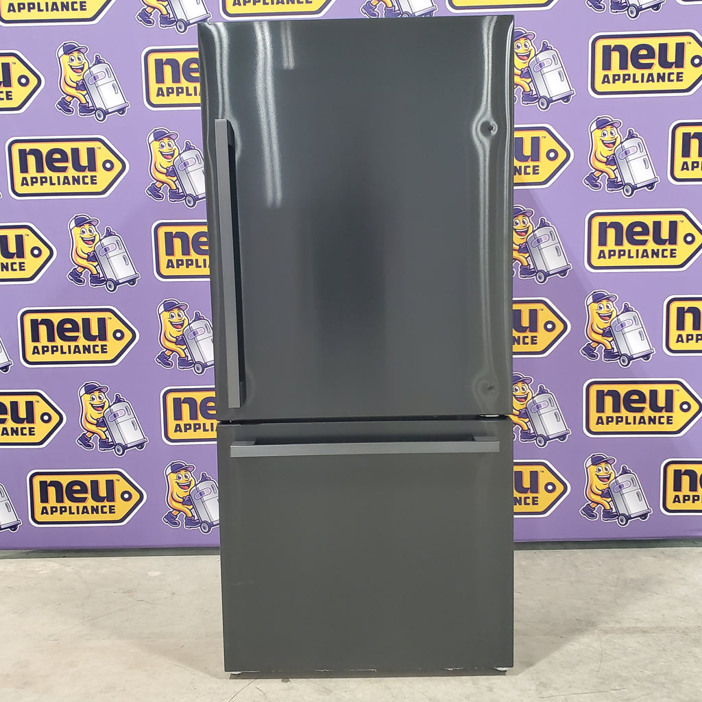 Pictures of Hisense Black Metallic Steel 17.2 cu. ft. Refrigerator with Bottom Mount Freezer HRB171N6ABE - Open Box - Neu Appliance Outlet - Discount Appliance Outlet in Austin, Tx