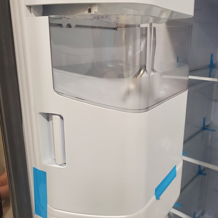 Fingerprint Resistant Stainless Steel ENERGY STAR Samsung 27.4 cu. ft. Side by Side Refrigerator with Exterior Water and Ice Dispenser RS27T5200SR - Scratch & Dent - Minor
