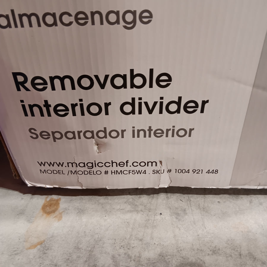 Magic Chef 5.0. cu. ft. Chest Freezer with Interior LED Light and Defrost Water Drain 25SA185 - HMCF5W4 - New in Box