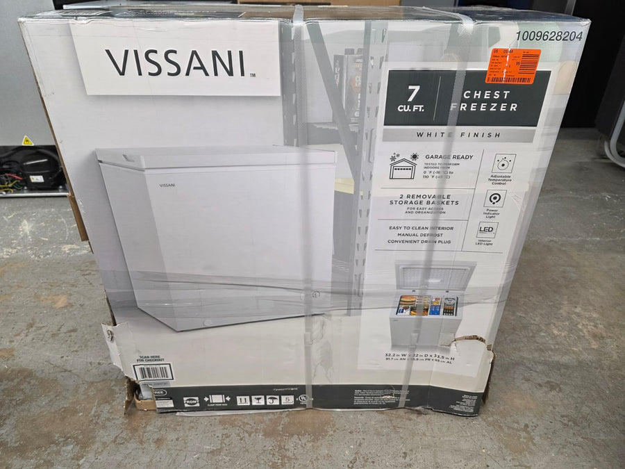 Vissani 7.0 cu. ft. Manual Defrost Chest Freezer with LED Light in White, Garage Ready S166 - HMCF7W5 - Scratch & Dent (Minor)