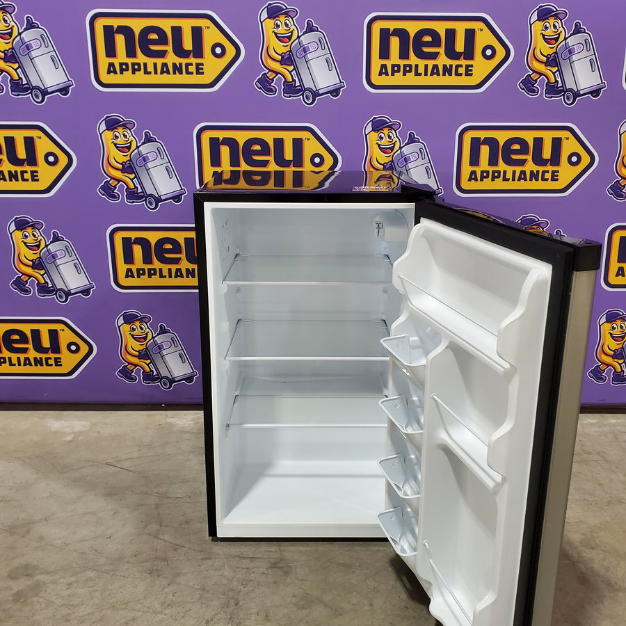 Vissani 4.4 cu. ft. Mini Refrigerator in Stainless Look with 7-Door Racks, Glass Shelves, and Energy Efficiency 25135SD677 - MDAR44SS5 - Scratch & Dent (Minor)