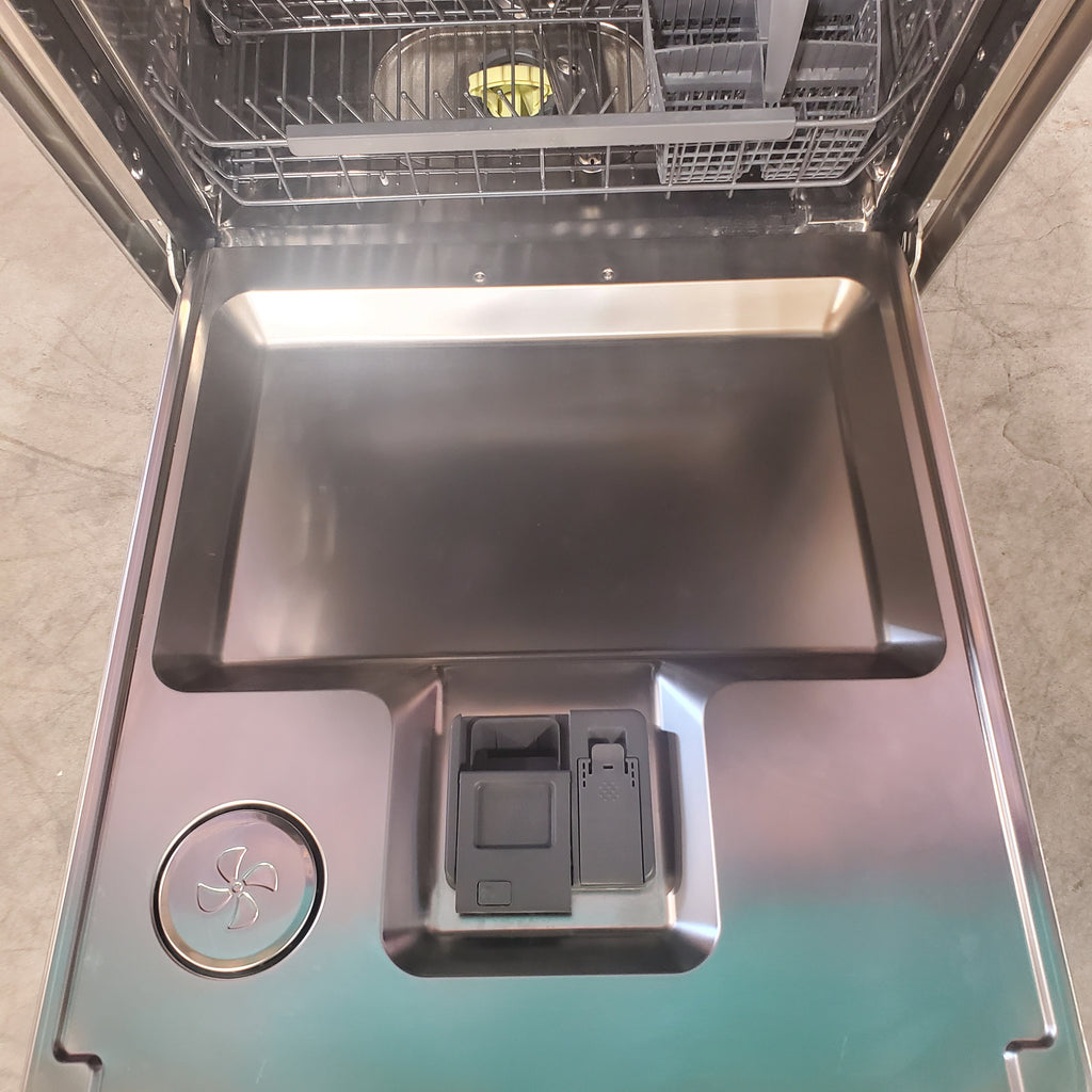Pictures of ASKO 24" Dishwasher with Front Control, Pocket Handle, Stainless Steel tub, 3 Racks, 42 dBA, ADA DBI564IS - Open Box - Neu Appliance Outlet - Discount Appliance Outlet in Austin, Tx