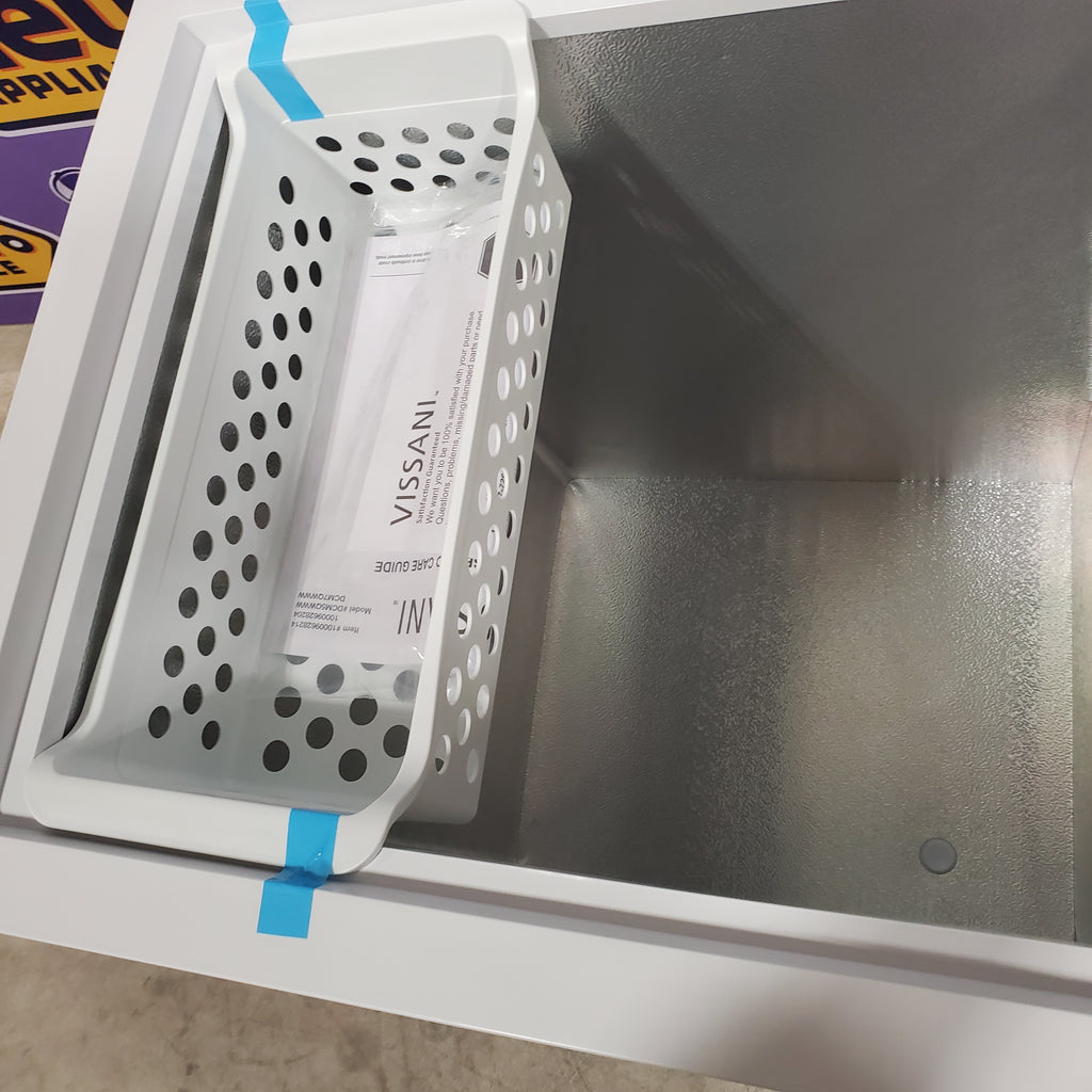 Pictures of 6.9 cu. ft. Manual Defrost Chest Freezer in White, Garage Ready with LED Light Type - Neu Appliance Outlet - Discount Appliance Outlet in Austin, Tx