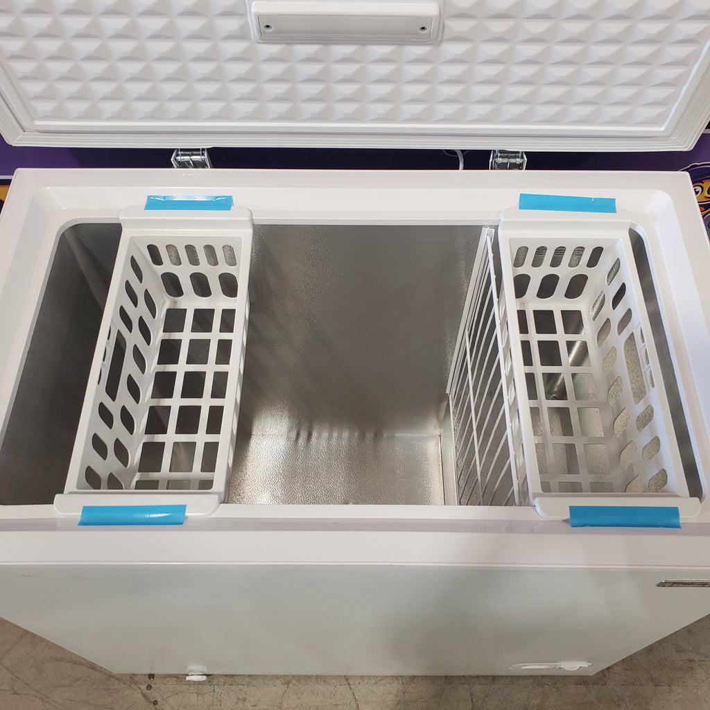 Pictures of Magic Chef 7.0 cu. ft. Chest Freezer in White with 7.0 Cu. Ft. Capacity, Manual Defrost, and Sliding-Bulk Storage Baskets HMCF7W4 - Scratch & Dent (Minor) - Neu Appliance Outlet - Discount Appliance Outlet in Austin, Tx