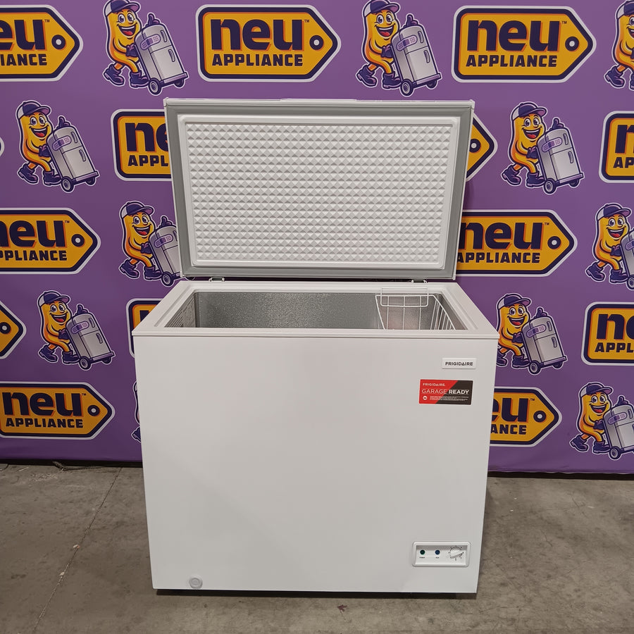 Frigidaire 7.0 cu ft Chest Freezer Deep Freezer for Garage, Kitchen, Basement, Large Capacity for Bulk Storage SA619 - EFRF7003 - Scratch & Dent (Minor)