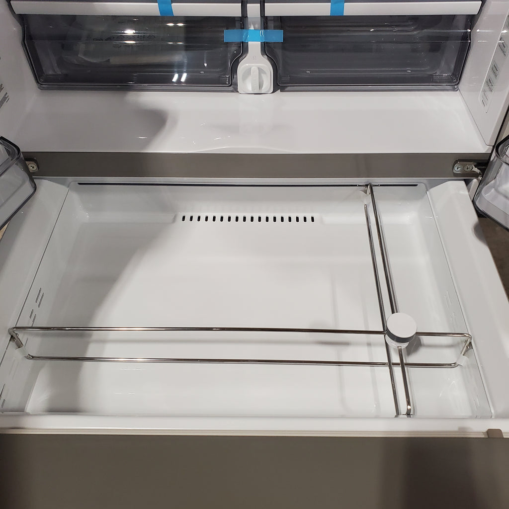 Pictures of Samsung 28-cu ft 4-Door ENERGY STAR Smart French Door Refrigerator with Ice Maker in Fingerprint Resistant Stainless Steel 4SD413 - RF28R7201SR - Scratch and Dent (Minor) - Neu Appliance Outlet - Discount Appliance Outlet in Austin, Tx