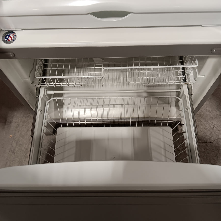 Maytag 25.2-cu ft French Door Refrigerator with Ice Maker in Fingerprint Resistant Stainless Steel 25136CR626 - MFF2558FEZ - Scratch & Dent - Minor