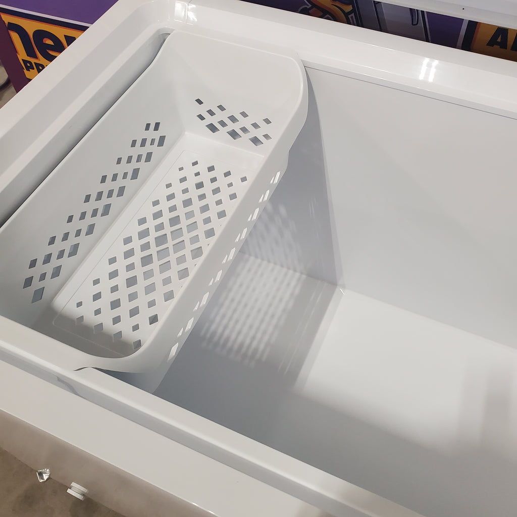 Pictures of Frigidaire 25 Cu. Ft. Garage Ready Chest Freezer with LED Light and Adjustable Temperature Control FFCL2542AW - Scratch & Dent (Minor) - Neu Appliance Outlet - Discount Appliance Outlet in Austin, Tx