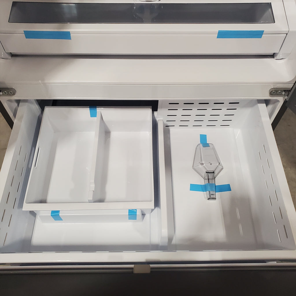 Pictures of Samsung 31.5-cu ft 3-Door ENERGY STAR Smart French Door Refrigerator with Dual Ice Maker in Stainless Steel - 3SD482 - RF32CG5300SR - Scratch & Dent (Minor) - Neu Appliance Outlet - Discount Appliance Outlet in Austin, Tx