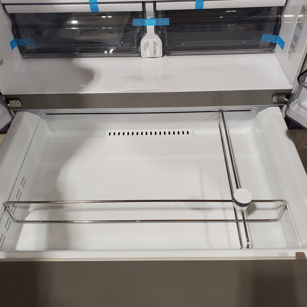 Pictures of Samsung 28-cu ft 4-Door ENERGY STAR Smart French Door Refrigerator with Ice Maker in Fingerprint Resistant Stainless Steel 4SD423 - RF28R7201SR - Scratch and Dent (Minor) - Neu Appliance Outlet - Discount Appliance Outlet in Austin, Tx