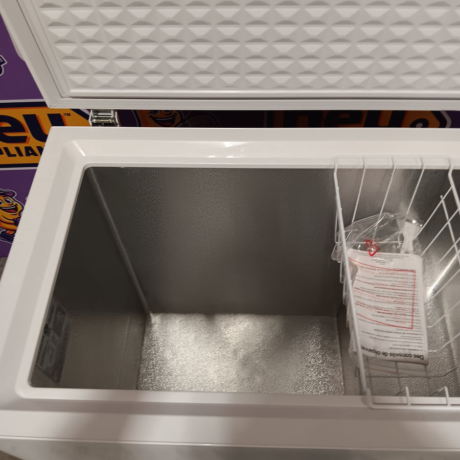 Frigidaire 7.0 cu ft Chest Freezer Deep Freezer for Garage, Kitchen, Basement, Large Capacity for Bulk Storage EFRF7003 - Scratch & Dent (Minor)