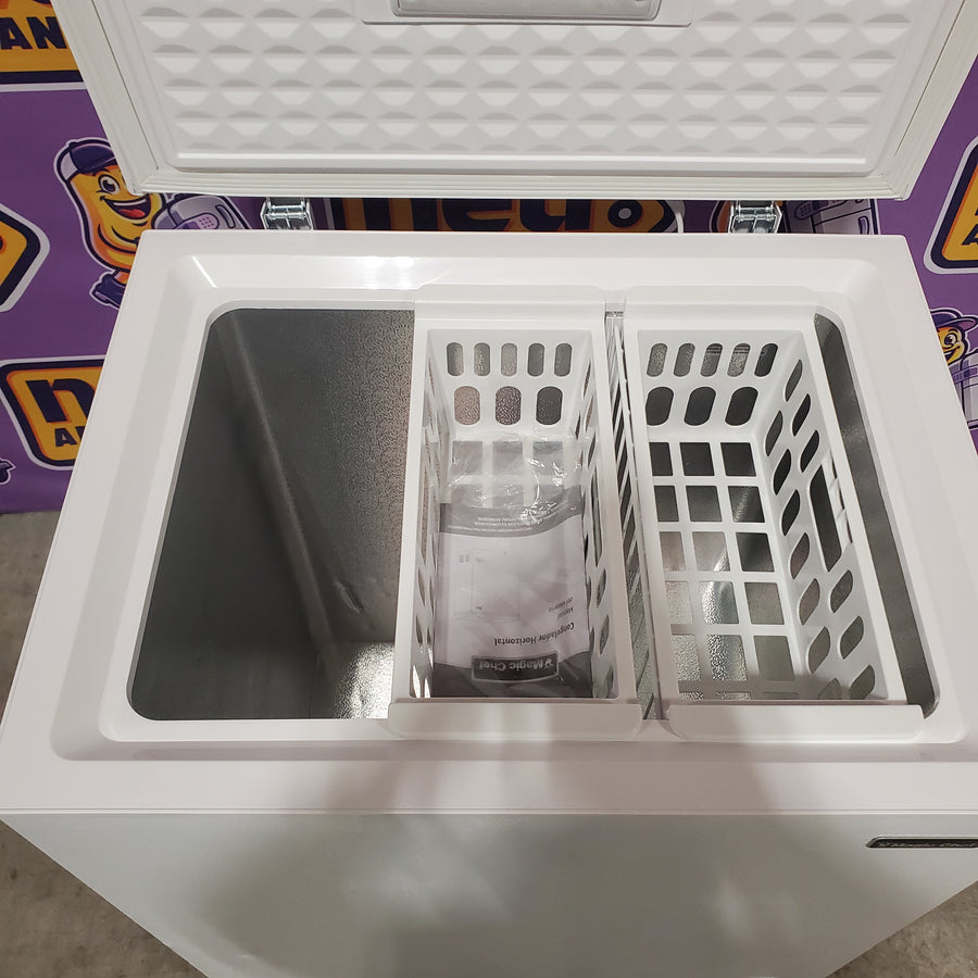 Magic Chef 5.0. cu. ft. Chest Freezer with Interior LED Light and Defrost Water Drain HMCF5W4 - Scratch & Dent (Major)