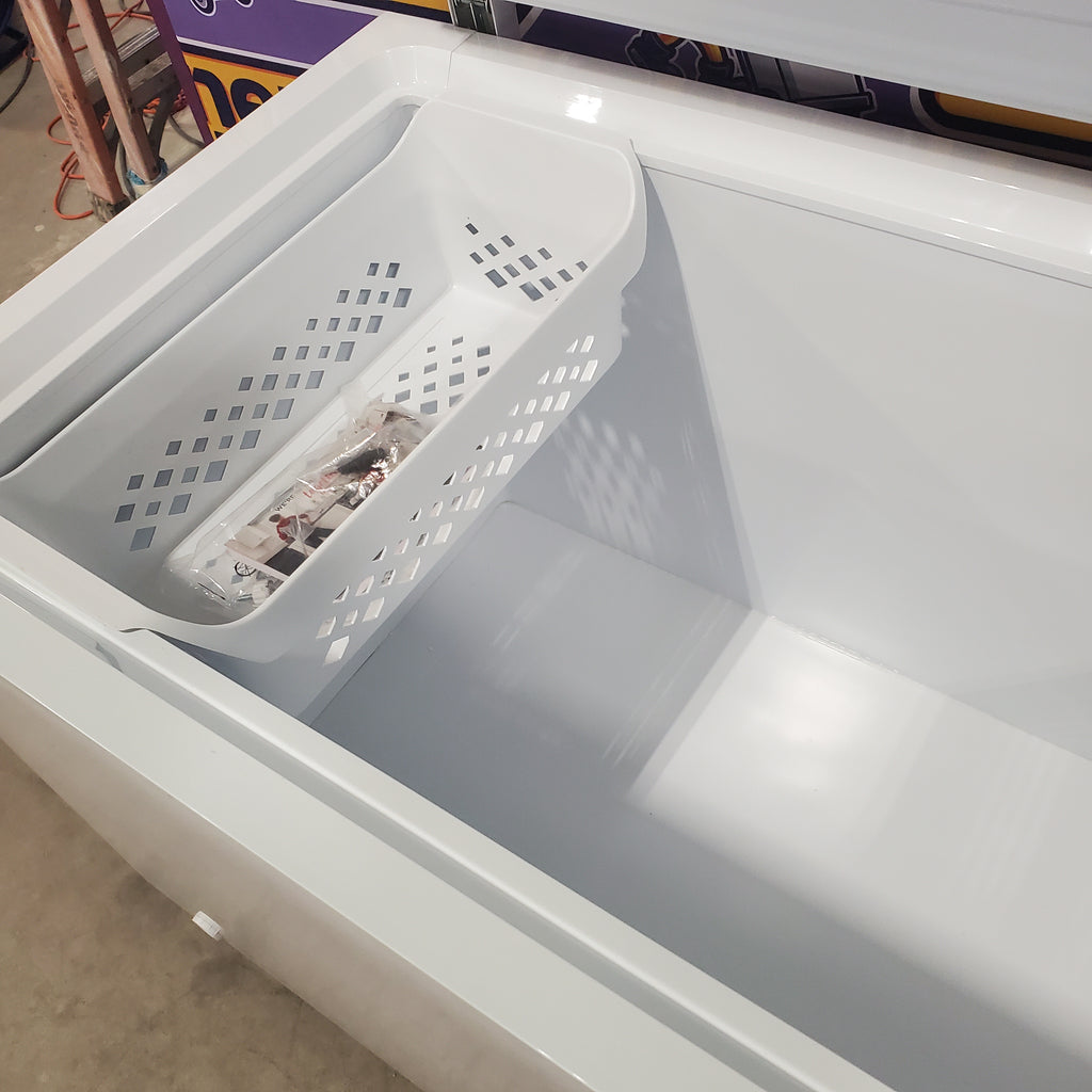 Pictures of Frigidaire 25 Cu. Ft. Garage Ready Chest Freezer with LED Light and Adjustable Temperature Control FFCL2542AW - Scratch & Dent (Minor) - Neu Appliance Outlet - Discount Appliance Outlet in Austin, Tx