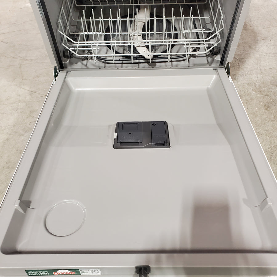 GE® ENERGY STAR® Dishwasher with Front Controls in White 25136SD618 - GDF460PGTWW - Scratch & Dent (Moderate)