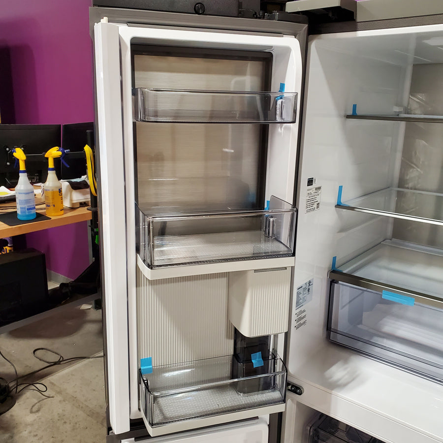 Samsung Bespoke 4-Door Flex™ Refrigerator (29 cu. ft.) with Beverage Center™ 22SD027 - RF29DB9600AP - Scratch & Dent (Minor)