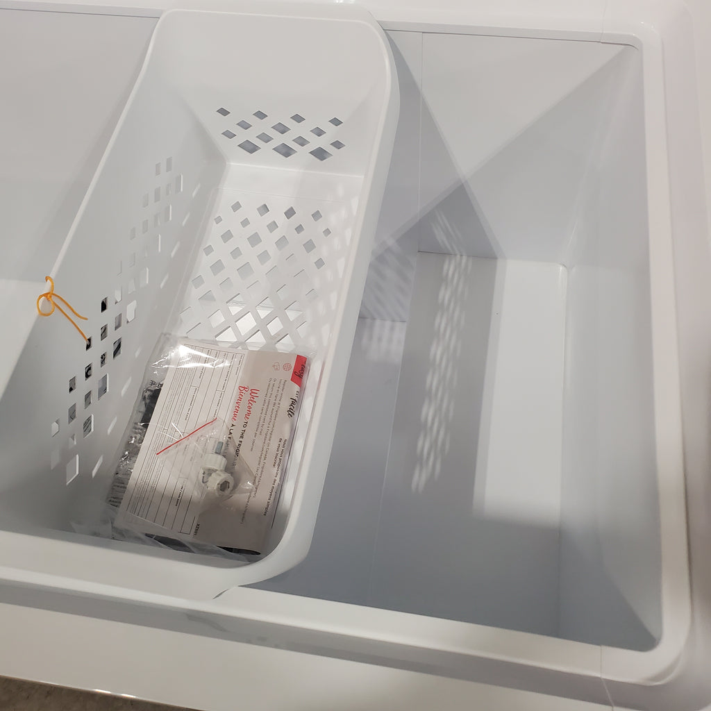 Pictures of Frigidaire 25 Cu. Ft. Garage Ready Chest Freezer with LED Light and Adjustable Temperature Control FFCL2542AW - Scratch & Dent (Minor) - Neu Appliance Outlet - Discount Appliance Outlet in Austin, Tx