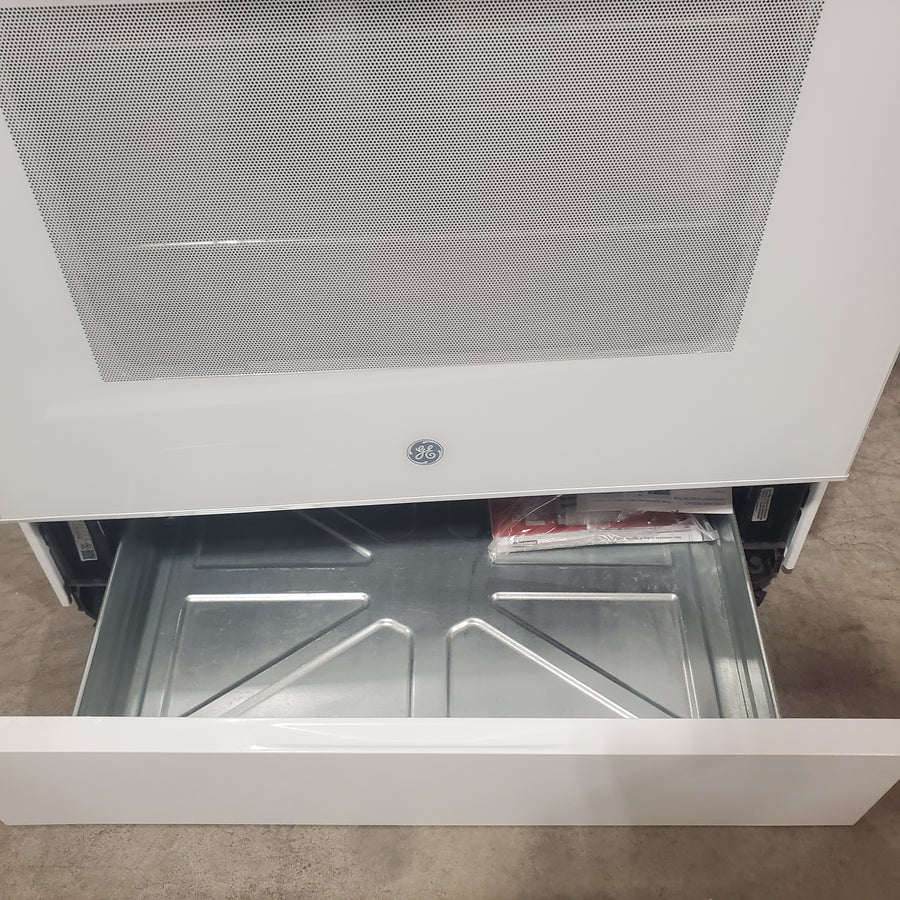 GE 30 in. 5-Burners Slide-In Smart Gas Convection Range in White with EasyWash Oven Tray And No-Preheat Air Fry GGS600AVWW - Scratch & Dent (Minor)