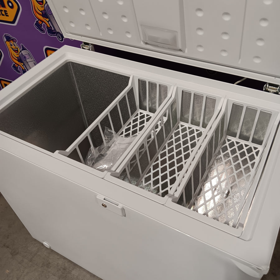 Vissani 8.8 cu. ft. Manual Defrost Convertible Garage Ready Chest Freezer in White, Powered by Hubspace 25139SD805 - MDCF9WH - Scratch & Dent (Major)