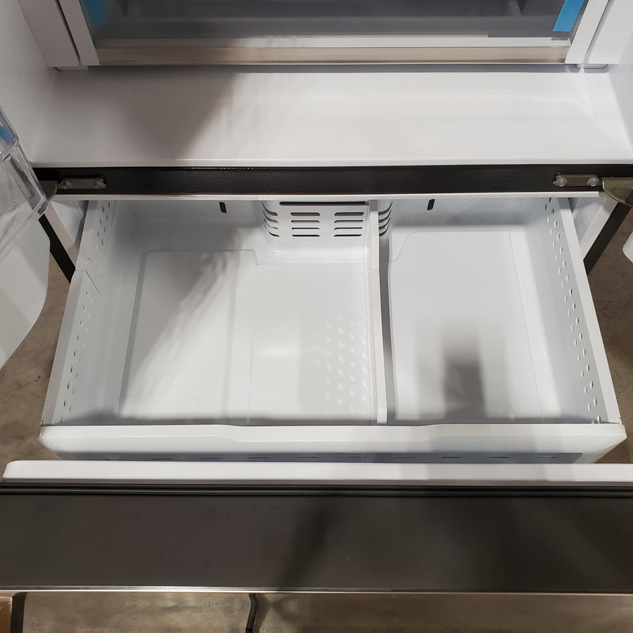 GE Cafe 27.8-cu ft French Door Refrigerator with Ice Maker, Water and Ice Dispenser ENERGY STAR in Stainless Steel 31131SD21 - CFE28TSHSS - Scratch & Dent (Minor)