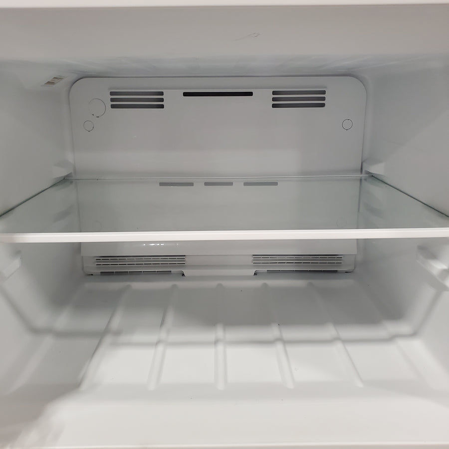 Vissani 14.2 cu. ft. Top Freezer Refrigerator in White, Garage Ready 251310SD904 - MDTF14WH5 - Scratch & Dent (Minor)