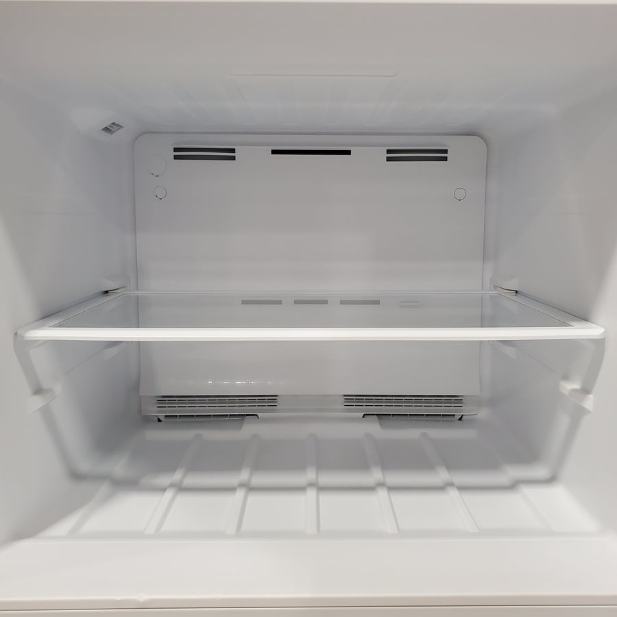 Vissani 18.1 cu. ft. Top Freezer Refrigerator with Adjustable Glass Shelving in White, Garage Ready 251310SD901 - MDTF18WHR5 - Scratch & Dent (Moderate)