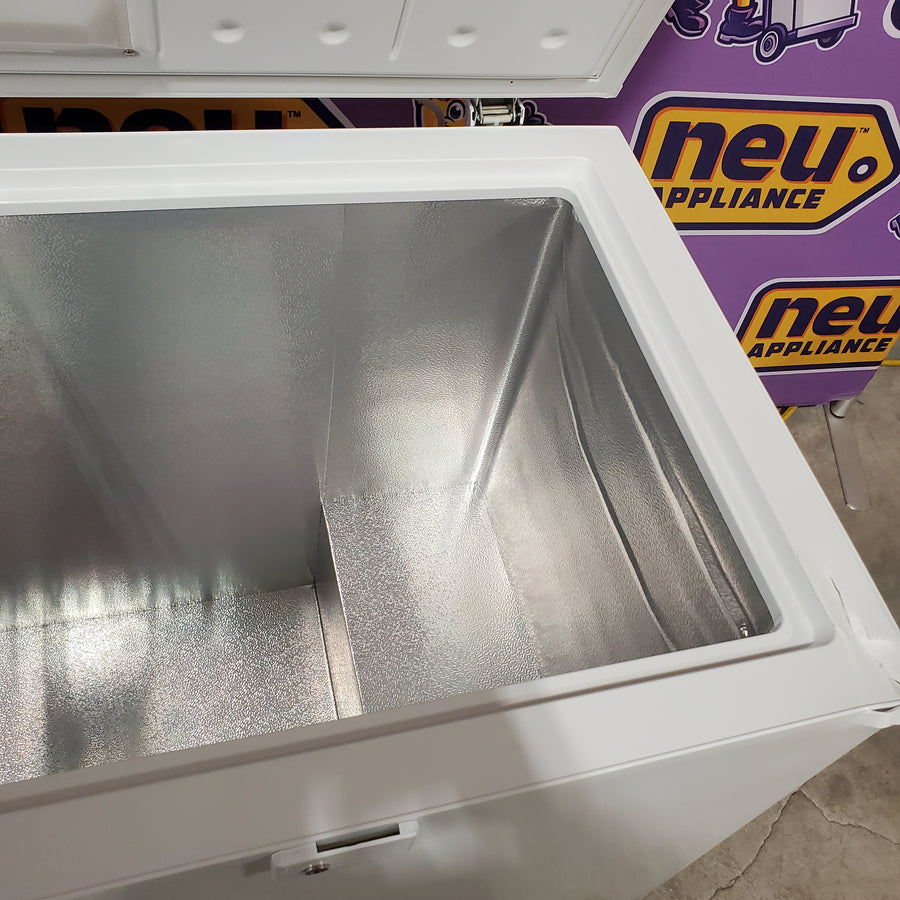 Vissani 8.8 cu. ft. Manual Defrost Convertible Garage Ready Chest Freezer in White, Powered by Hubspace MDCF9WH - Scratch & Dent (Major)