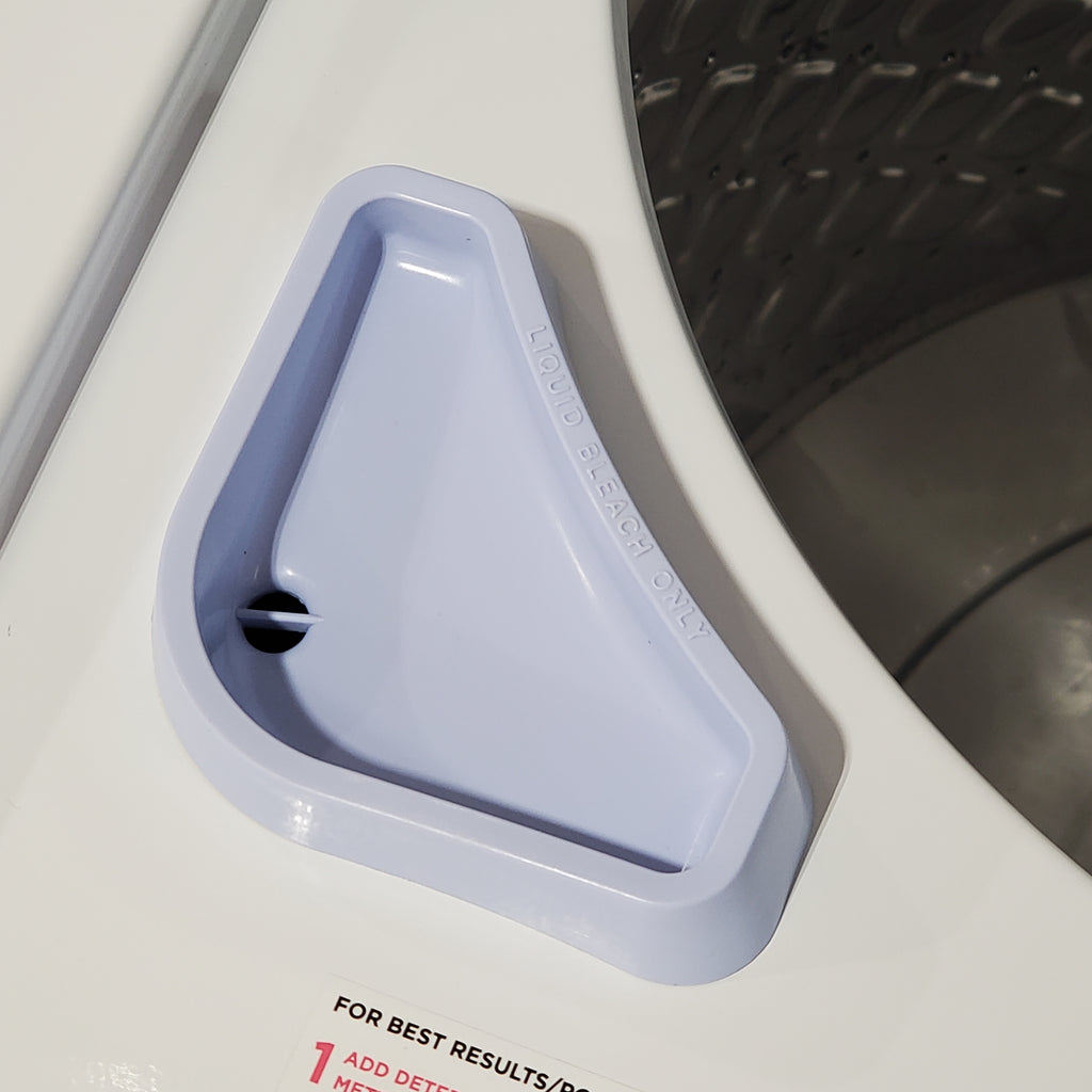 Pictures of Frigidaire Electric Washer/Dryer Laundry Center - 3.9 Cu. Ft Washer and 5.5 Cu. Ft. Dryer FLCE7522AW - Scratch & Dent (Minor) - Neu Appliance Outlet - Discount Appliance Outlet in Austin, Tx