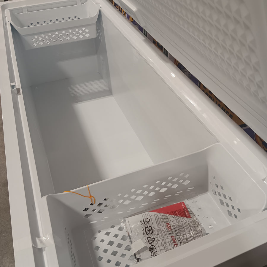 Frigidaire 25 Cu. Ft. Garage Ready Chest Freezer with LED Light and Adjustable Temperature Control 20331SD291 - FFCL2542AW - Scratch & Dent (Major)