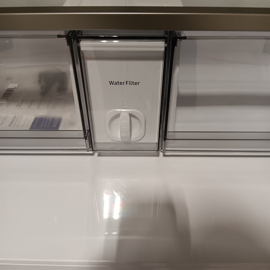 Samsung Bespoke Counter Depth 4-Door Flex™ Refrigerator (23 cu. ft.) with Beverage Center ™ with Customizable Door Panel Colors 4SD402 - RF23DB9600AP - Open Box