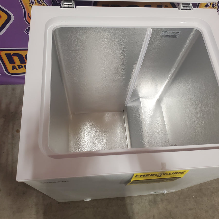 Vissani 5.0 cu. ft. Manual Defrost Chest Freezer with LED Light in White, Garage Ready HMCF5W5 - Scratch & Dent (Major)