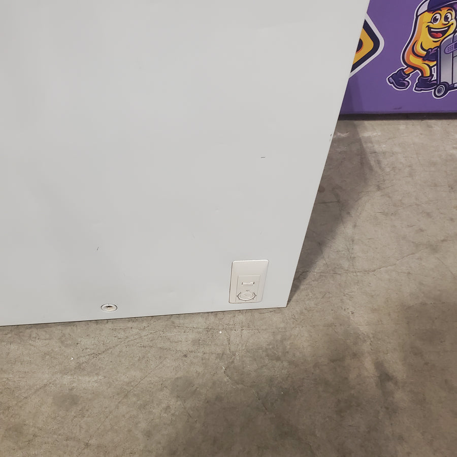 Idylis 5-cu ft Manual Defrost Chest Freezer in White 25132SD456 - IF50CM23NW - Scratch & Dent (Minor)