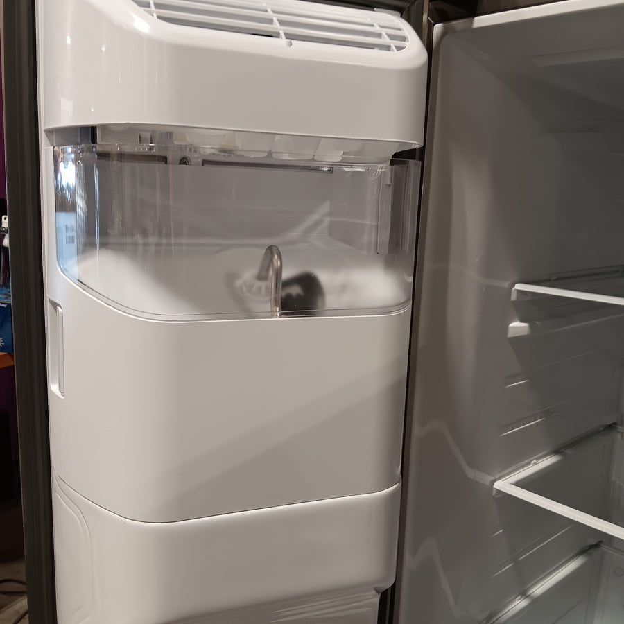 Samsung 27.4-cu ft Side-by-Side Refrigerator with Ice Maker in Fingerprint Resistant Stainless Steel 25136SD638 - RS27T5200SR - Scratch & Dent (Moderate)