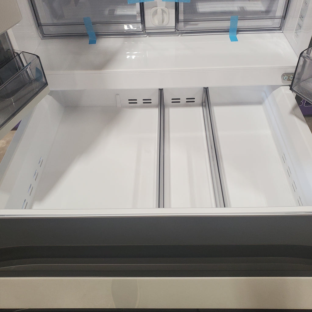 Pictures of Samsung Bespoke 4-Door French Door Refrigerator (29 cu. ft.) with Beverage Center™ in White Glass RF29BB860012AA - Scratch & Dent (Minor) - Neu Appliance Outlet - Discount Appliance Outlet in Austin, Tx