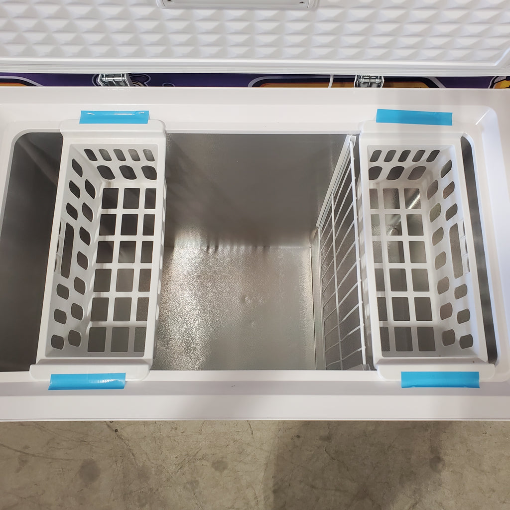 Pictures of Magic Chef 7.0 cu. ft. Chest Freezer in White with 7.0 Cu. Ft. Capacity, Manual Defrost, and Sliding-Bulk Storage Baskets HMCF7W4 - Scratch & Dent (Minor) - Neu Appliance Outlet - Discount Appliance Outlet in Austin, Tx