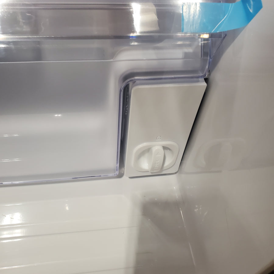 Samsung 28-cu ft Side-by-Side Refrigerator Smart Compatible with Ice Maker with Ice Dispenser in Fingerprint Resistant Stainless Steel 22SD028 - RS28A500ASR - Scratch & Dent (Minor)
