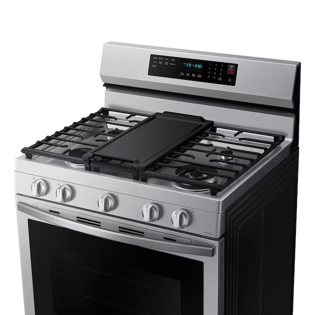 Samsung 5-Burner Freestanding Smart Gas Range in Stainless Steel with No Preheat AirFry and Wi-Fi Enabled Convection 31131SD2 - NX60A6711SS - Scratch & Dent (Minor)