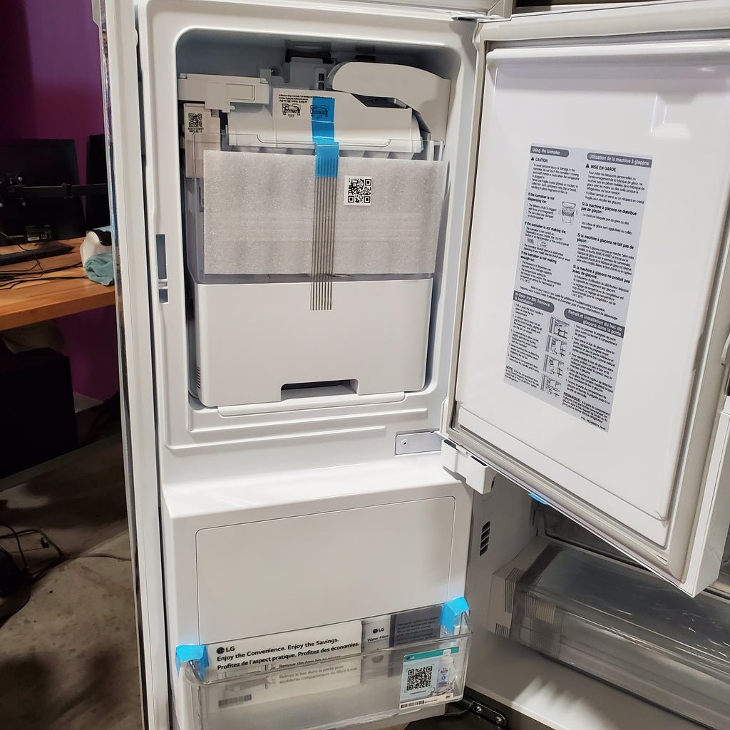 LG 31 cu. ft. Smart Standard-Depth MAX™ French Door Refrigerator with Dual Ice 3SD919 - LRFXS3106S - Scratch & Dent (Minor)