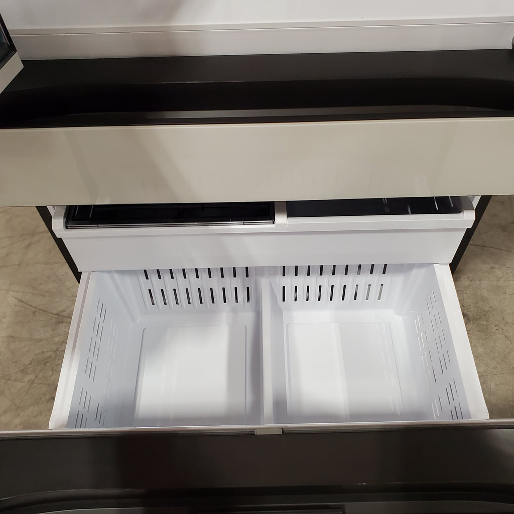 Pictures of Samsung Bespoke 29 cu. ft. 4-Door French Door Refrigerator with Beverage Center™ in White Glass 4SD419 - RF29BB860012 - Open Box - Neu Appliance Outlet - Discount Appliance Outlet in Austin, Tx