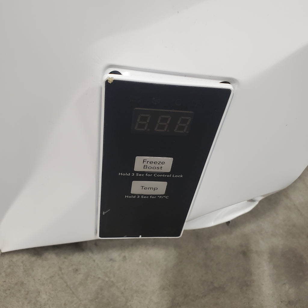 Pictures of Frigidaire 25 Cu. Ft. Garage Ready Chest Freezer with LED Light and Adjustable Temperature Control FFCL2542AW - Scratch & Dent (Minor) - Neu Appliance Outlet - Discount Appliance Outlet in Austin, Tx