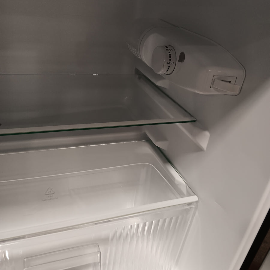 Vissani 3.2 cu. ft. Mini Refrigerator in Stainless Look with 2-Doors, Glass Shelves, and Energy Efficiency SA606 - MDCM31SS5 - Scratch & Dent (Minor)